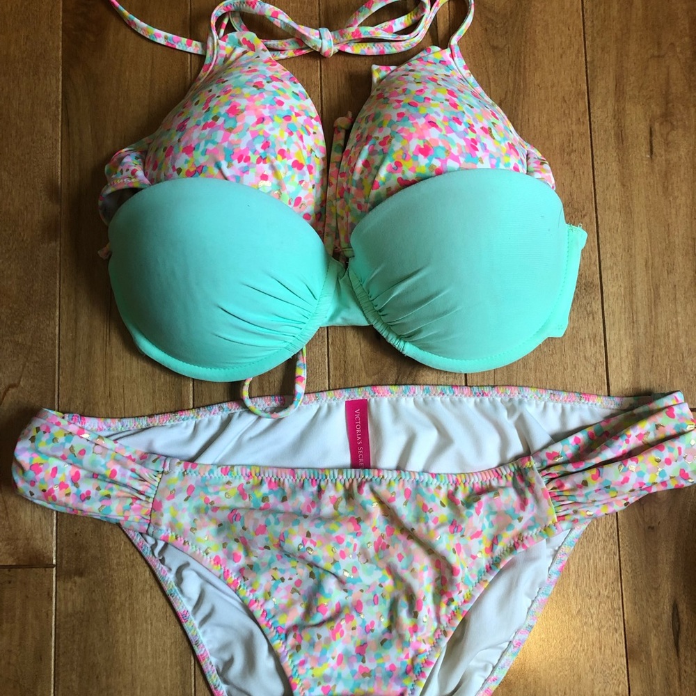 Gently worn Victoria’s Secret bikini! Bonus top!!